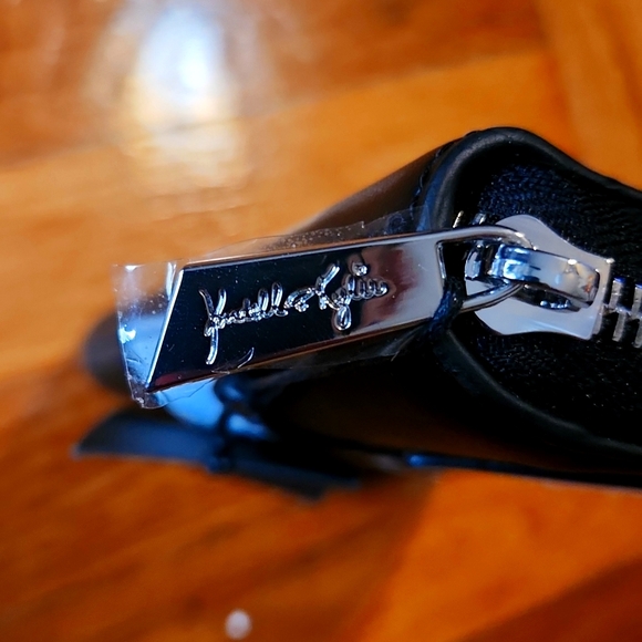 Kendal and Kylie Star Wallet - Picture 3 of 4